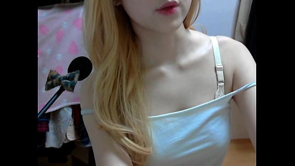 Gái Đẹp Korea Cần Tiền Gấp Lên Mạng Khoe Ngực